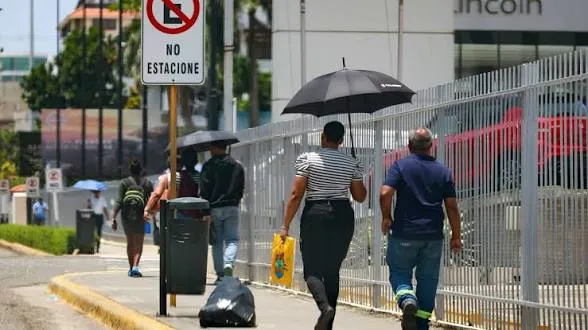 Pronostican temperaturas de hasta 35 °C y posibles aguaceros por vaguada este martes