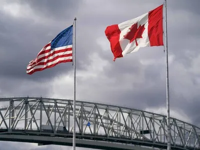 Entra en vigencia la prohibición de Estados Unidos a importaciones de Canadá