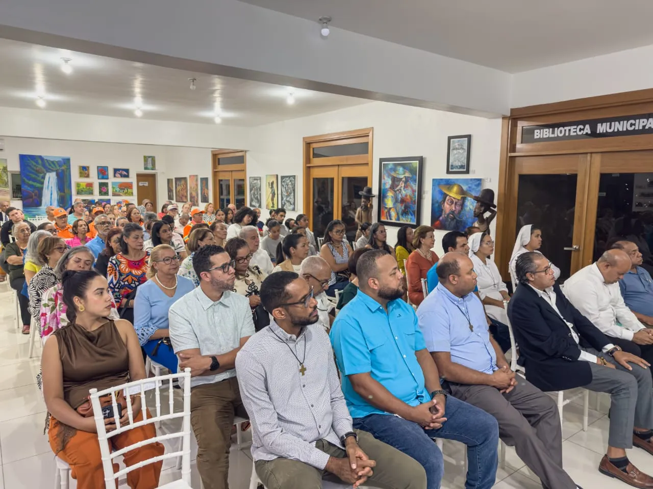 La Familia Salesiana y Autoridades, presentan el libro «Escalera interior» en Jarabacoa el padre salesiano José Pastor Ramírez        
