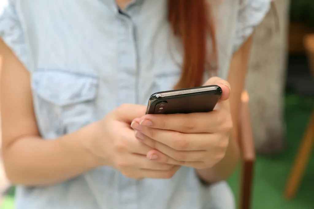 Tu operador guarda durante un año qué antena te daba cobertura cada vez que llamas o mandas un SMS. Y no tiene que avisarte si se la da a la policía