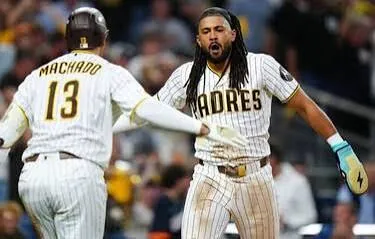 Tatis Jr. y Machado motorizan la ofensiva de los Padres en el primero de la serie