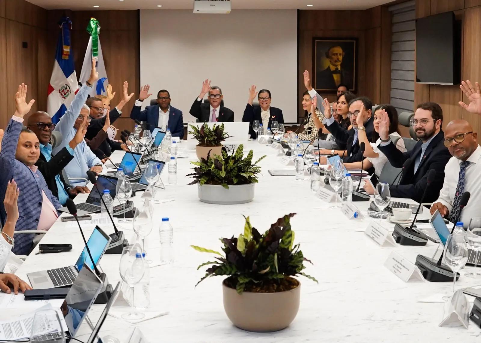 CNSS logra cobertura del 100 % para 13 medicamentos de alto costo mediante el FOMAC