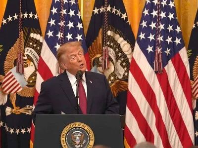 Trump promete golpear a Irán "muy duro" si se le vincula con el ataque a Flydubai