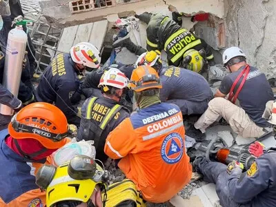 Rescatan a una mujer atrapada en edificio que colapsó en la ciudad colombiana de Pereira