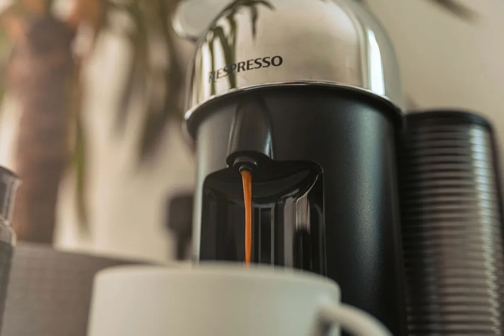 Inventó la cápsula Nespresso y Nestlé hizo miles de millones con ella. Su creador no cobró royalties ni se hizo rico