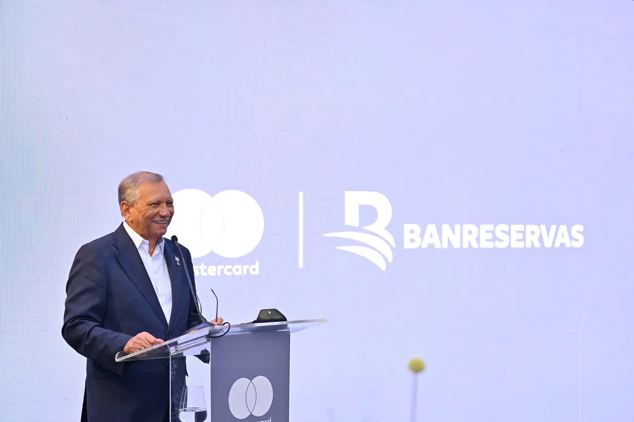 Banreservas lanza junto a Mastercard nueva tarjeta comercial para el sector empresarial