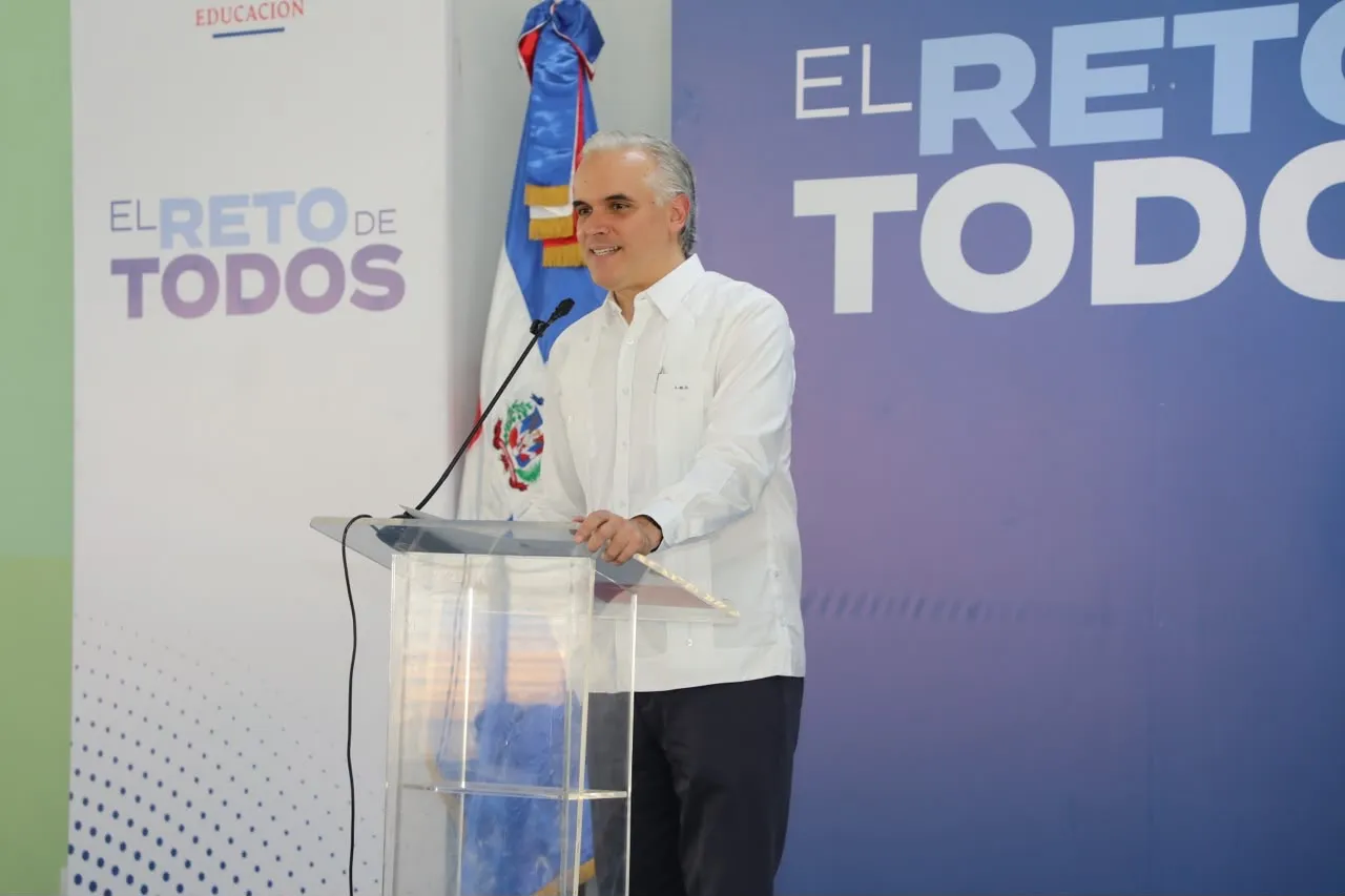 Gobierno entrega dos liceos en Santiago y un techado en Rancho Arriba 