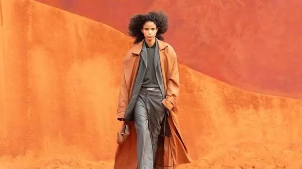 Lacoste transita entre la estética urbana y deportiva en París