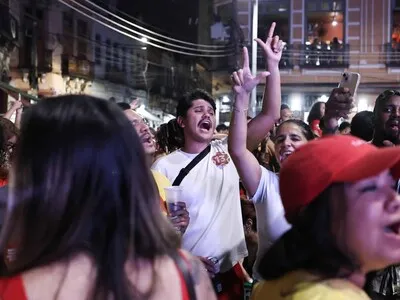 Lula y Flávio Bolsonaro disputarán la Presidencia de Brasil en segunda vuelta el 25 de octubre