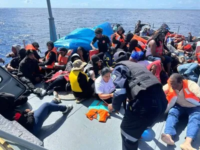 Guardia Costera de EE. UU. rescata a 61 migrantes de embarcación que se hundía cerca de Samaná