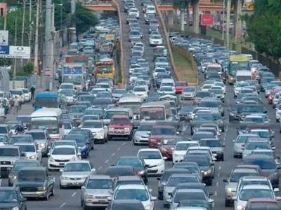 Existen 604 vehículos y 350 motores por cada mil habitantes en RD