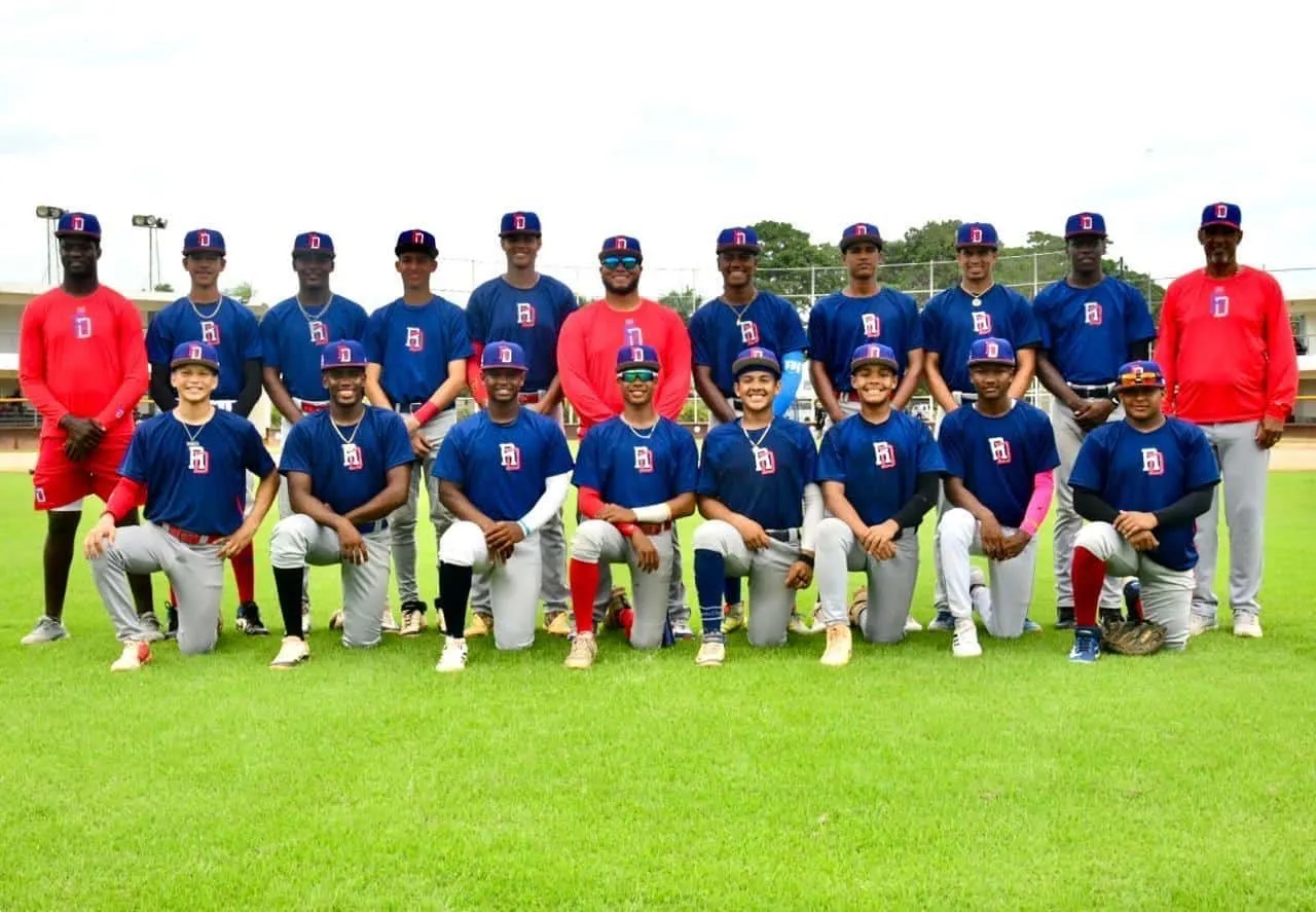 Ministro Kelvin Cruz felicita al equipo dominicano tras conquistar la medalla de plata en la Copa Mundial de Béisbol Sub-15