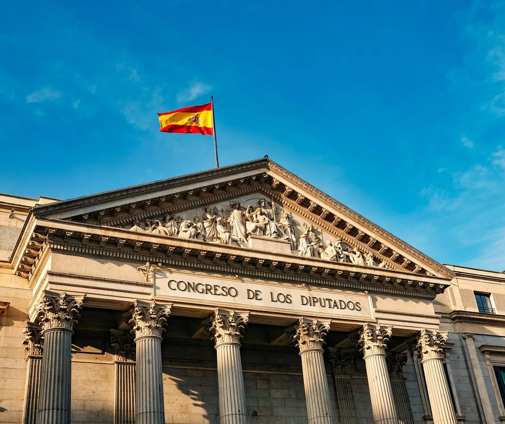 El adelanto electoral deja en el aire varias decisiones clave para la electricidad del futuro en España
