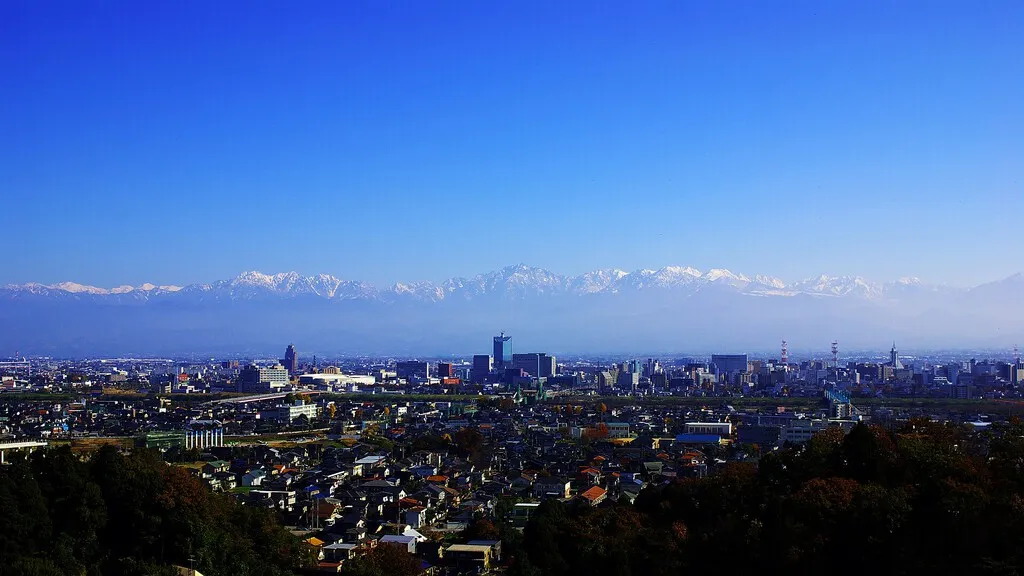 Japón lleva años buscando cómo frenar su desplome demográfico. Una ciudad ha encontrado el atajo “perfecto”: inventarse miles de vecinos