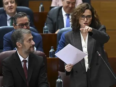 La presidenta madrileña repasa su vida, sin eludir los peores momentos, en 'íntimo'