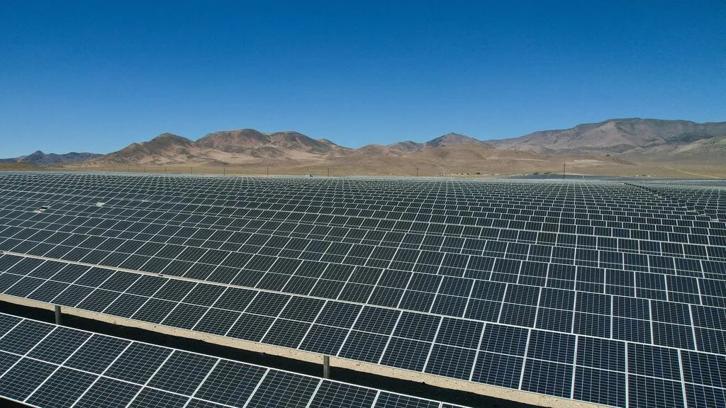 La factura de la luz del usuario medio supera los 104 euros pese al récord de generación solar en España