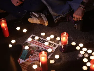 Indignación por la muerte de Maricarmen en la madrugada más triste de acampada en Madrid