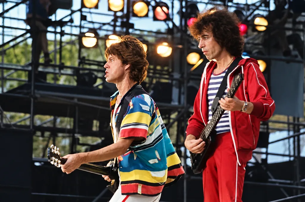 Al encontrar una jarra medieval en el jardín de su mansión, un Rolling Stones compró un detector de metales que le llevó hasta el mismísimo Imperio romano