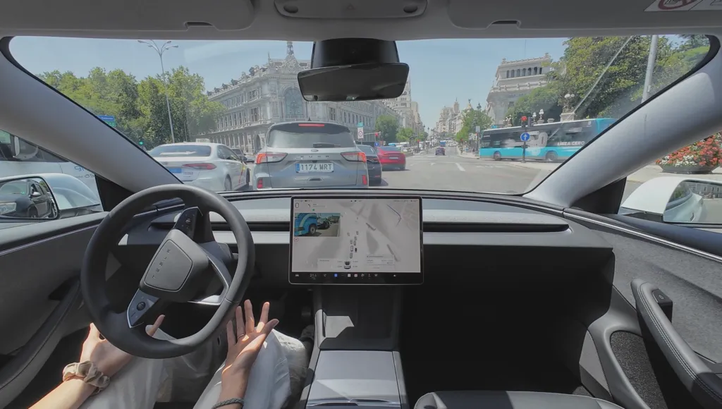 Expertos en seguridad coinciden: “la conducción autónoma de Tesla suspendería el examen de conducir”