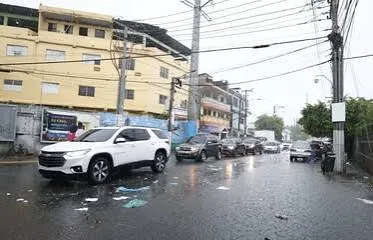 Lluvias y tormentas eléctricas continuarán este jueves pese al alejamiento de vaguada