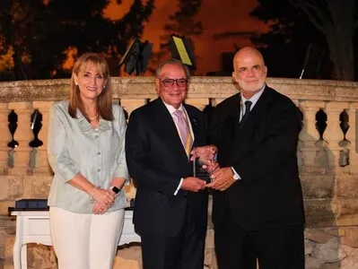 Frank Rainieri recibe el WTTC Icon Award por su contribución al desarrollo de Punta Cana