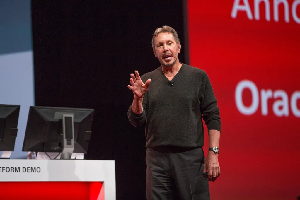 Hay ricos que compran mansiones, y luego está Larry Ellison, que compra barrios enteros para sus empleados
