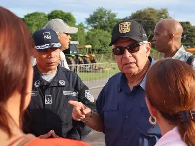 Presidente de Panamá visita zonas afectadas por terremoto de magnitud 7.7 y pide mantener la calma