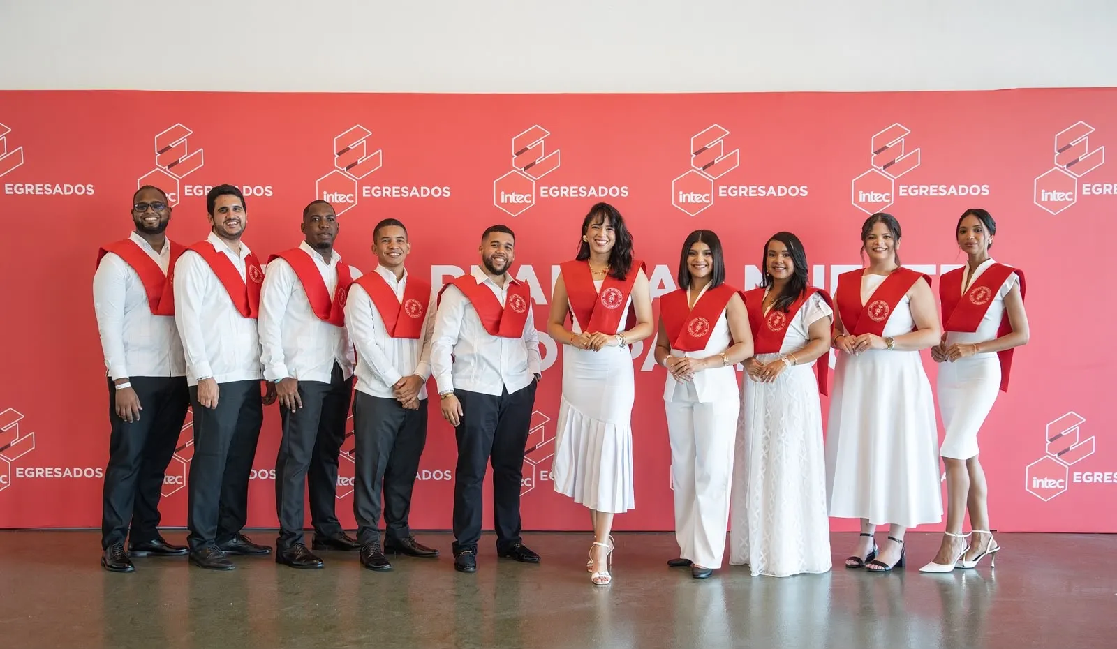 De becados a magíster: diez profesionales se gradúan en INTEC gracias a las becas de los Premios Inconcreto