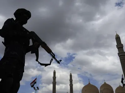 Hutíes de Yemen reivindican varios ataques contra el aeropuerto de Riad