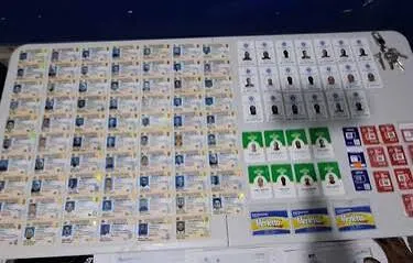 Apresan a cuatro hombres por presunta falsificación de cheques y documentos en Moca