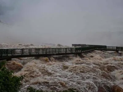Cierran cataratas del Iguazú por alertas de crecidas en Argentina debido al El Niño