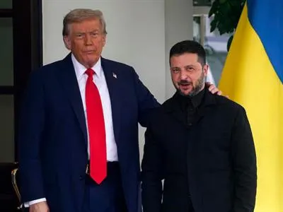 Trump afirma que Estados Unidos sigue compartiendo información de inteligencia con Ucrania