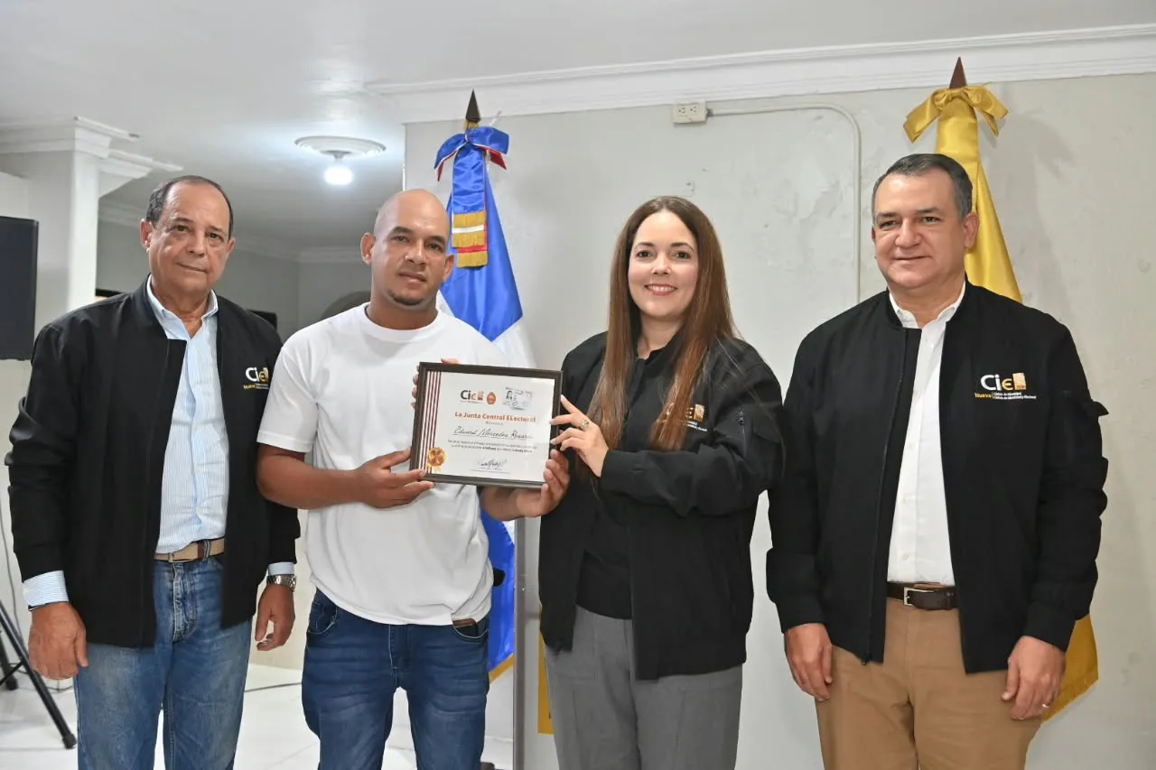 JCE reconoce al cedulado número 4 millones y exhorta a renovar la cédula a quienes no lo han hecho 