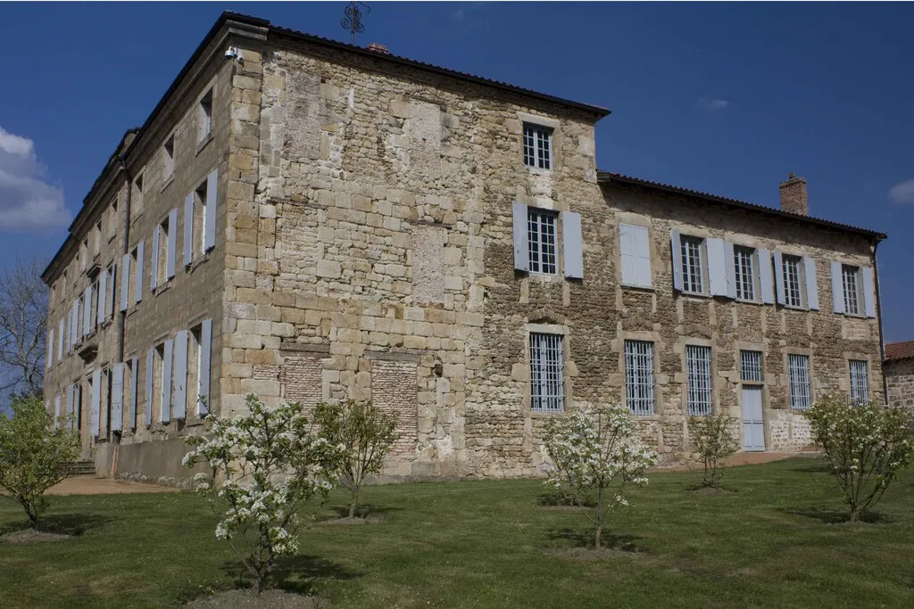 Al cobrar impuestos por cada puerta y ventana abierta durante 126 años, Francia empujó a los ciudadanos a transformar sus casas de una manera que aún hoy es visible