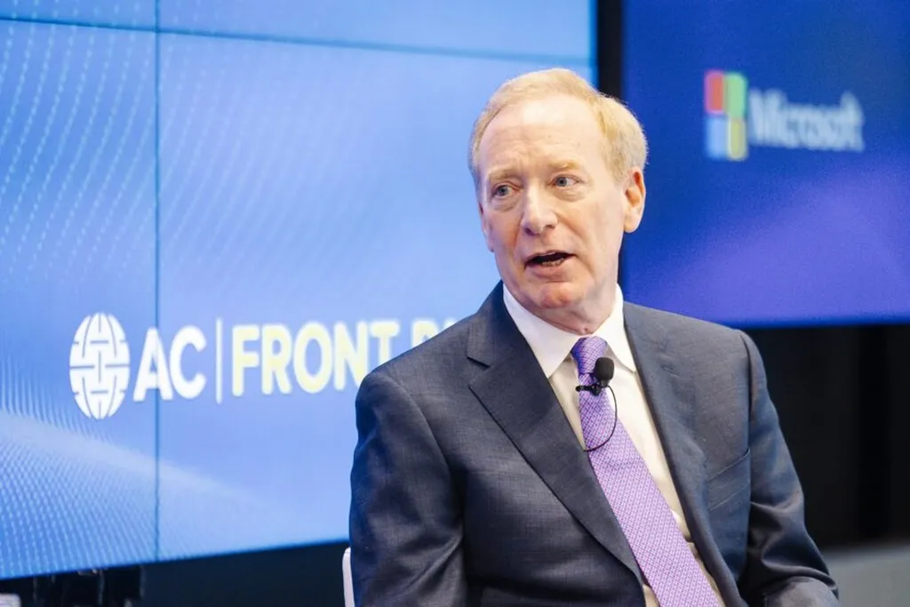 “Tu lavadora está sujeta a más reglas de seguridad que la IA”: Brad Smith, presidente de Microsoft, pide frenar el Salvaje Oeste de la IA