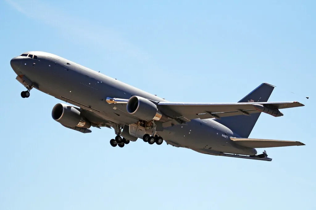 La última vez que EEUU llenó Europa de aviones cisterna comenzó una guerra: siete meses después, está repitiendo la jugada