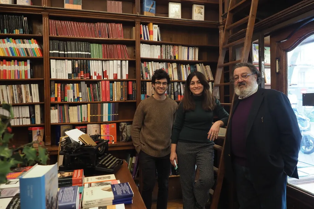Cierra la librería más antigua de Madrid, expulsada de su local por la presión inmobiliaria: "Nos están ahogando"
