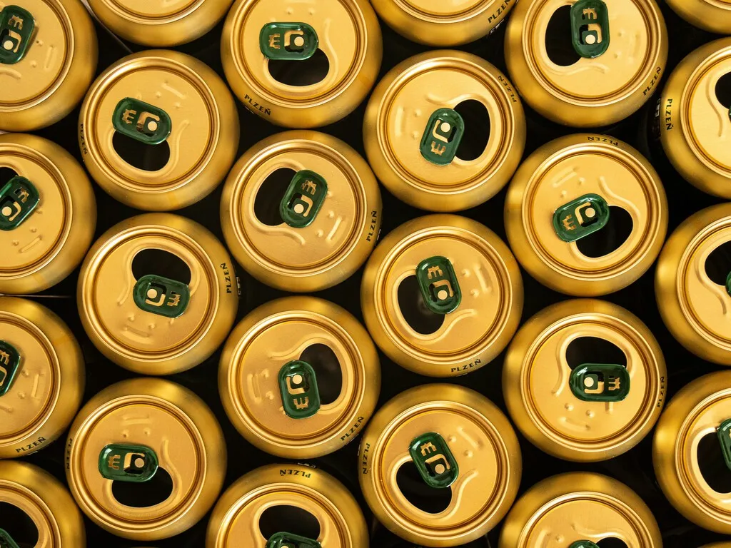 Llevamos meses escuchando que a partir del 22 de noviembre nos iban a cobrar 10 céntimos más por cada lata o botella. Es sencillamente mentira