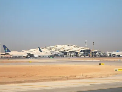 Hutíes dicen haber atacado de nuevo aeropuerto Rey Khaled de Riad con un misil balístico