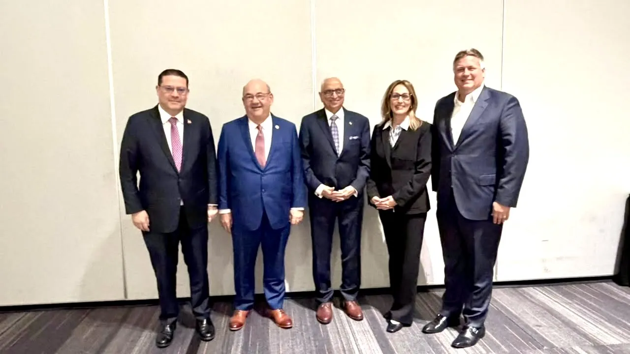 Yayo Sanz Lovatón firma alianza en SEMICON West para impulsar semiconductores en RD