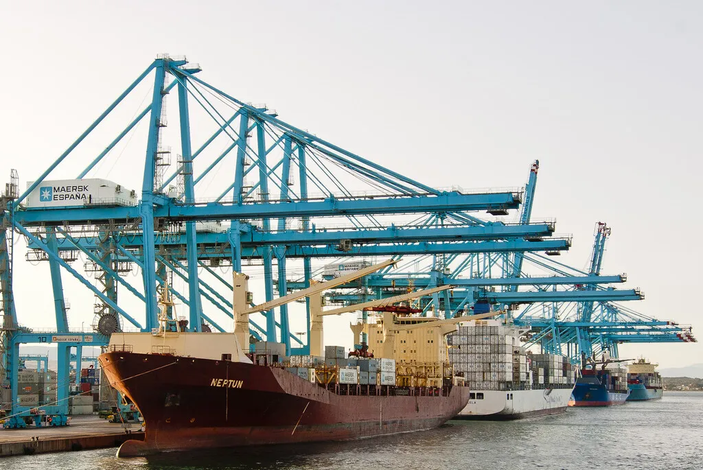 En silencio, EEUU sigue castigando a los barcos españoles que importan productos con una tasa de 200.000 dólares por buque: el aceite de oliva está en la diana