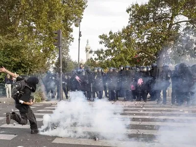 Primer ministro francés denuncia la "violencia urbana" de las protestas de liceos