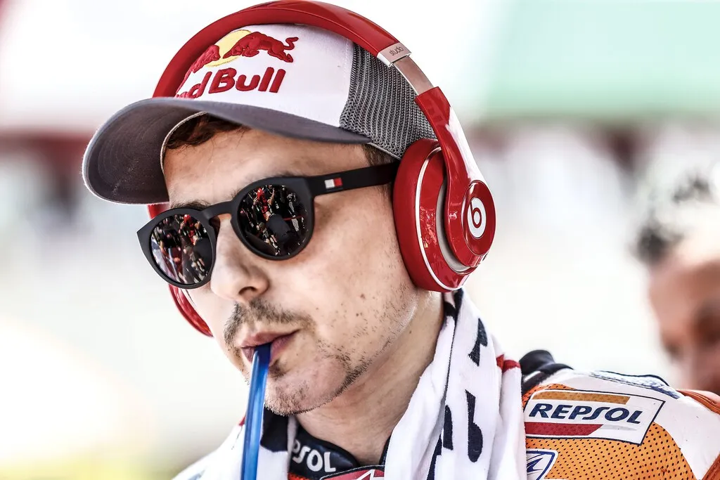 Jorge Lorenzo, expiloto e inversor inmobiliario: "Lo más inteligente es comprar 10 pisos, siempre habrá quien pague 800 euros y puedas vivir sin trabajar"