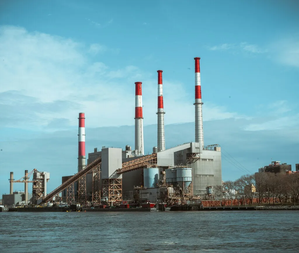 La gasolina está cada vez más cara, pero hay un negocio que está ganando mucho más: las refinerías