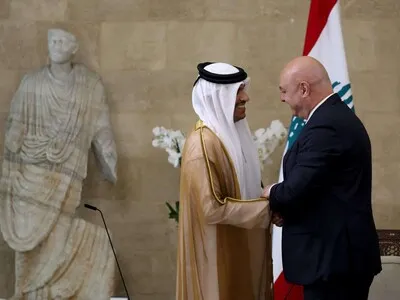 El primer ministro catarí reclama desde Beirut la retirada total de Israel del Líbano