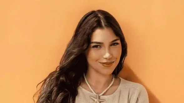 Esposa de Nfasis debuta en la música cristiana y supera 500 mil vistas en cuatro días
