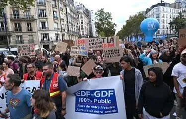 Incendios y daños en edificios públicos y saqueos en comercios sacuden Francia en protesta