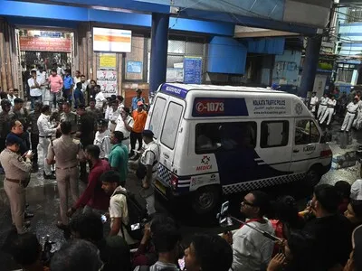 Suben a 19 los muertos en estampida durante celebración religiosa hindú en India