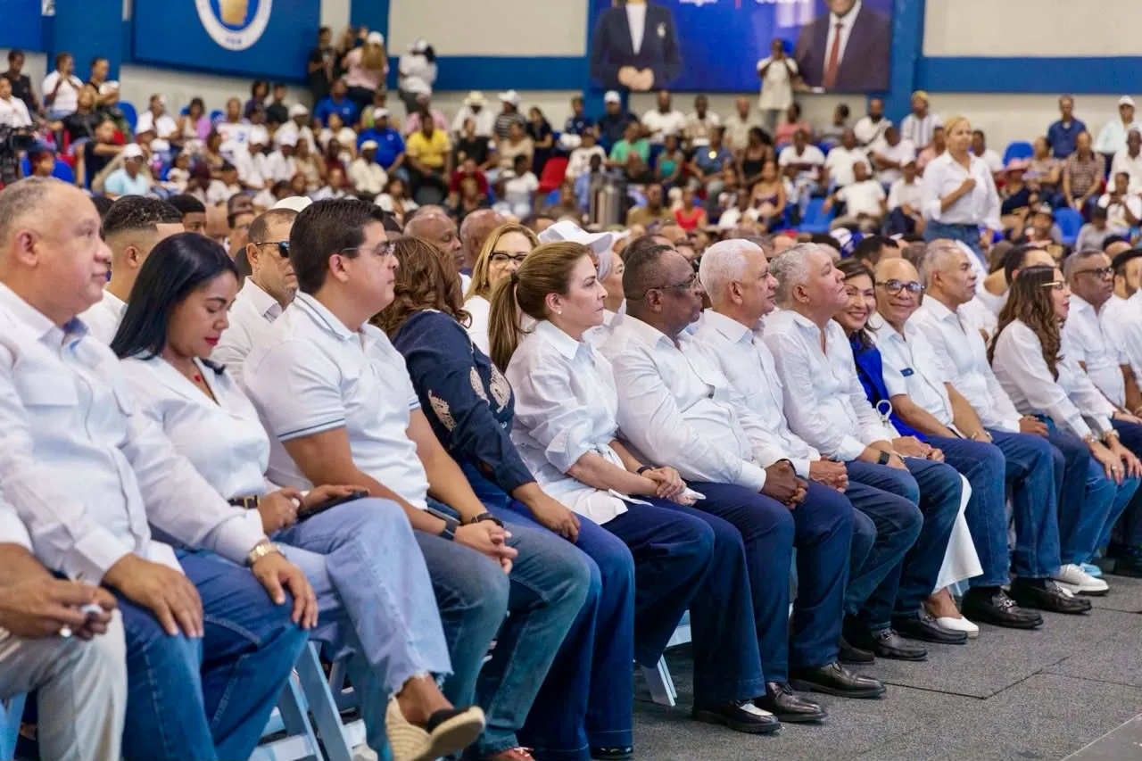 Carolina recibe apoyo de la diputada Anny Mambrú y ex secretario general del ayuntamiento SDE Jesús Colón