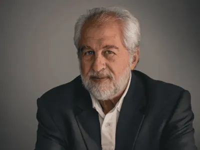 González Bunster pide impulsar el transporte eléctrico de carga ante el alza del petróleo